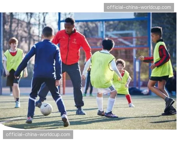 “英超社区行动”计划在三月资助百个基层足球场翻新 “英超社区行动”计划在三月资助百个基层足球场翻新